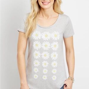 NWT! Maurice’s Daisy Print Burnwash Graphic Tee